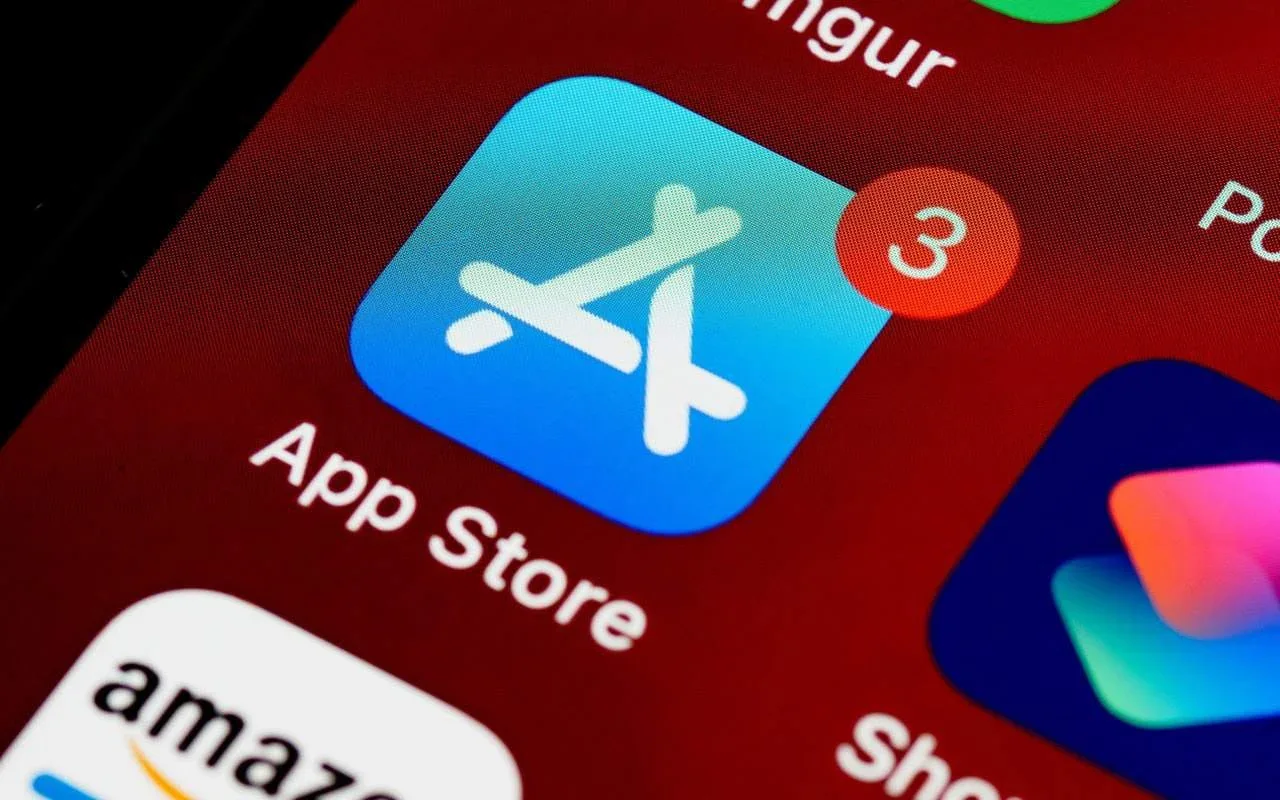 Apple device screenshot showing "gur App Store amaz