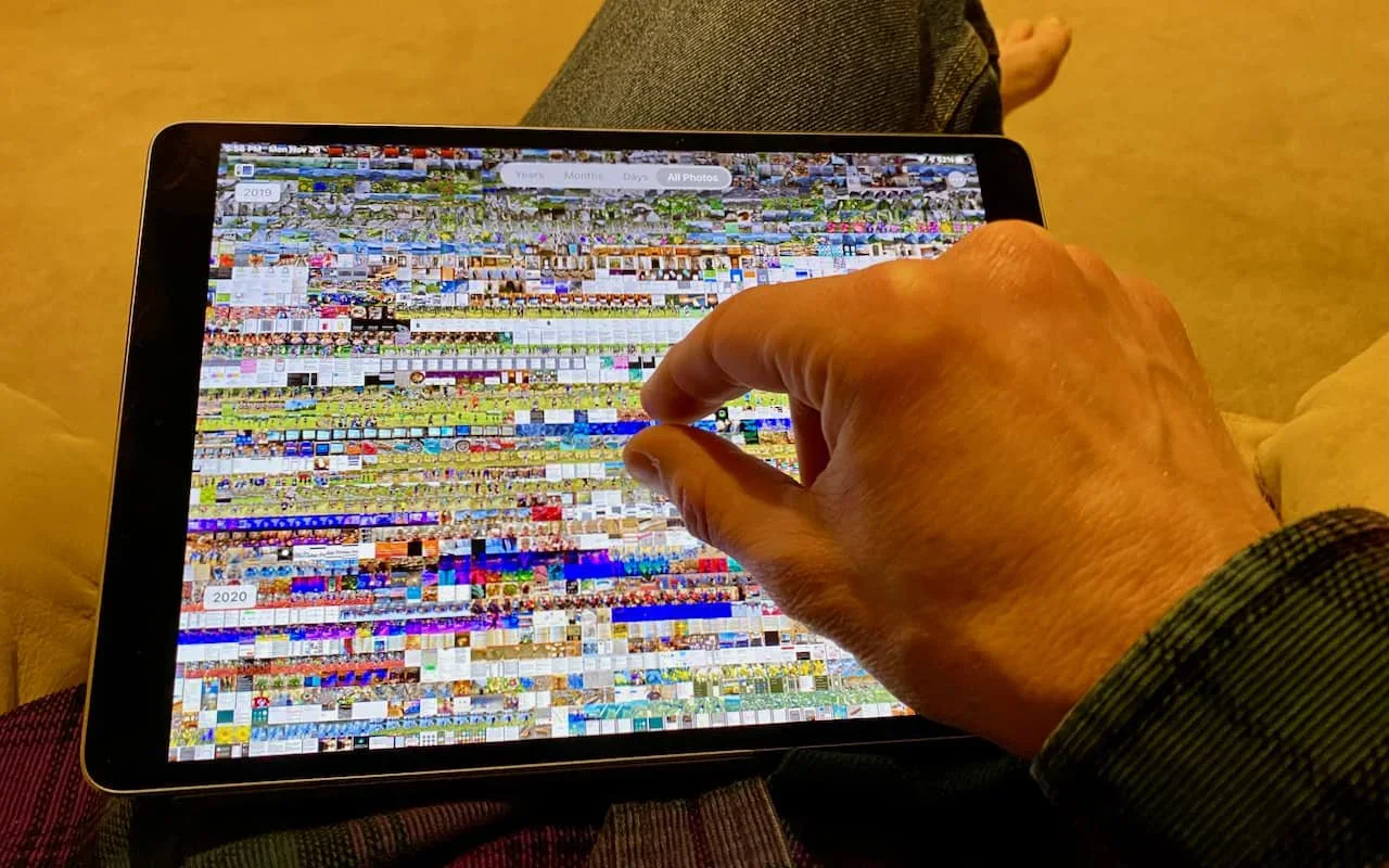 Pinch to zoom in all photos view in ios