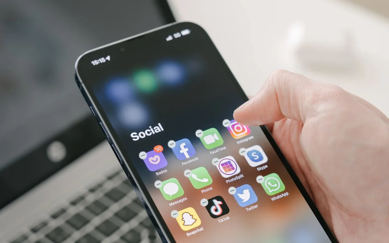 screenshot showing Social Badoo Facebook